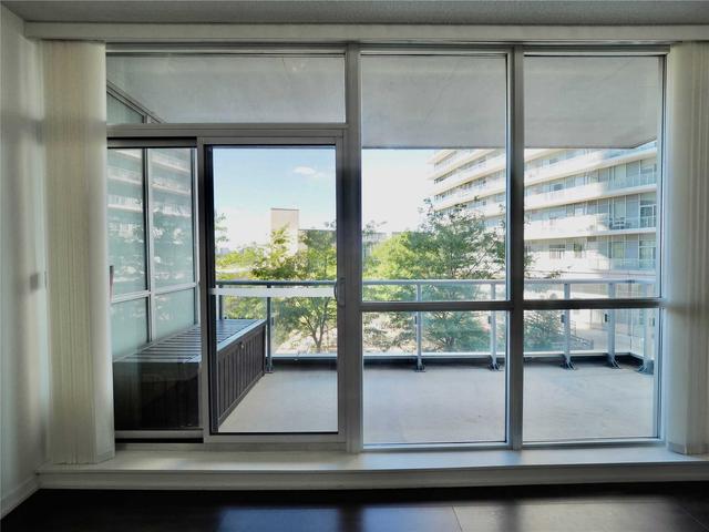 217 - 62 Forest Manor Rd, Condo with 2 bedrooms, 2 bathrooms and 1 parking in Toronto ON | Image 3