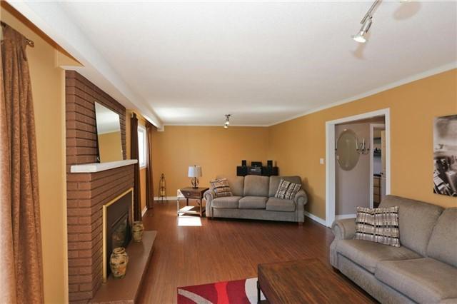 2327 Harcourt Cres, House detached with 3 bedrooms, 3 bathrooms and 2 parking in Mississauga ON | Image 12