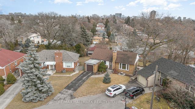 31 Beaucourt Rd, House detached with 2 bedrooms, 2 bathrooms and 3 parking in Toronto ON | Image 23