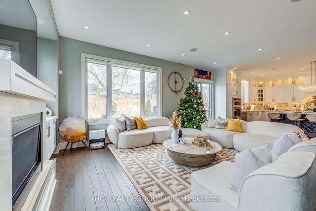 18 Ash Cres, House detached with 5 bedrooms, 6 bathrooms and 6 parking in Toronto ON | Image 6