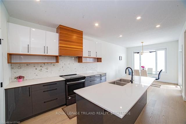 2181 Tokala Tr, House detached with 3 bedrooms, 4 bathrooms and 4 parking in London ON | Image 40