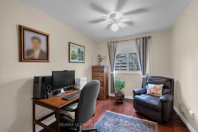 32 - 32 Farm Green Way, Townhouse with 3 bedrooms, 3 bathrooms and 2 parking in Toronto ON | Image 20