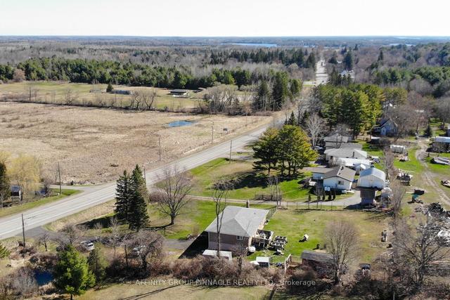 940 Portage Rd, House detached with 3 bedrooms, 1 bathrooms and 12 parking in Kawartha Lakes ON | Image 6