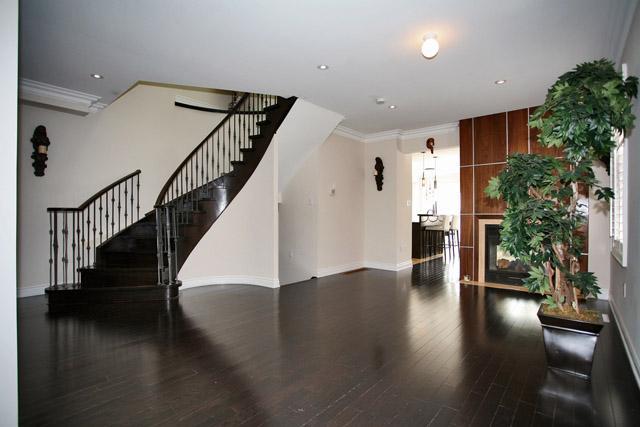 1284 Jezero Cres, House semidetached with 4 bedrooms, 3 bathrooms and null parking in Oakville ON | Image 2
