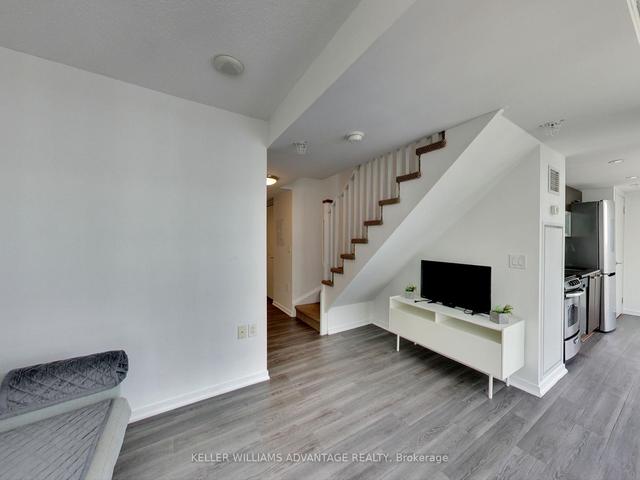 1708e - 36 Lisgar St, Condo with 1 bedrooms, 2 bathrooms and 0 parking in Toronto ON | Image 3