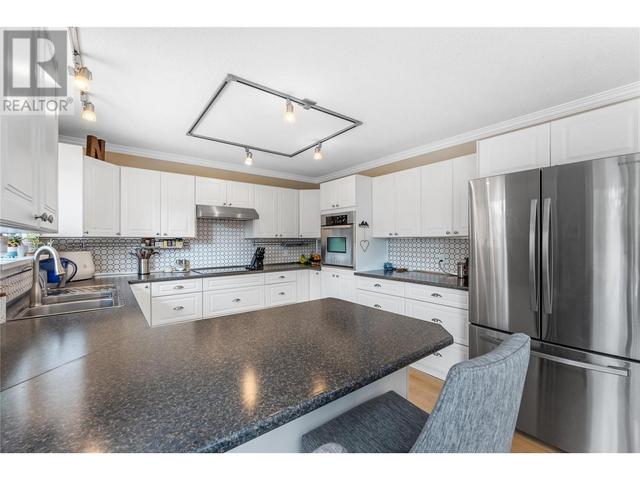 1080 Kelly Road, House detached with 2 bedrooms, 2 bathrooms and 1 parking in Kelowna BC | Image 3