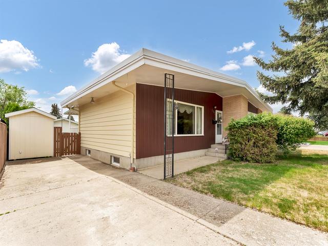 325 12 Street Ne, House detached with 3 bedrooms, 2 bathrooms and 2 parking in Medicine Hat AB | Image 3