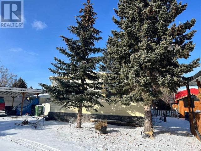 182, - 3223 83 Street Nw, Home with 3 bedrooms, 1 bathrooms and 2 parking in Calgary AB | Image 4