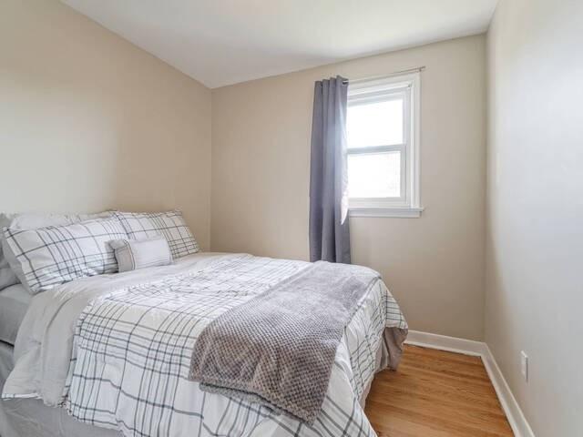 674 Danforth Rd, House detached with 3 bedrooms, 2 bathrooms and 5 parking in Toronto ON | Image 3
