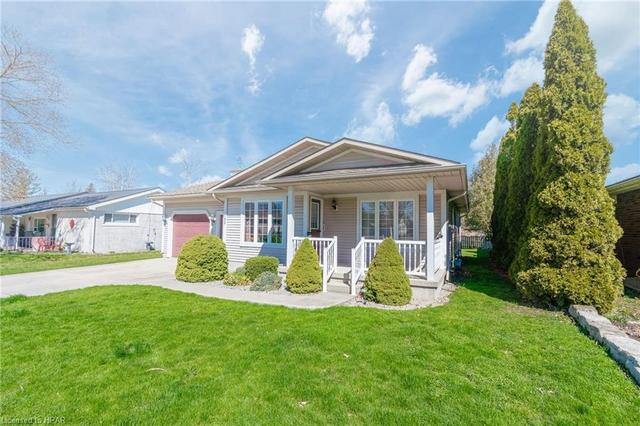 102 Huron Street E, House detached with 2 bedrooms, 2 bathrooms and 5 parking in South Huron ON | Image 26