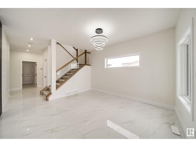 16603 32 Av Sw, House detached with 5 bedrooms, 3 bathrooms and null parking in Edmonton AB | Image 16