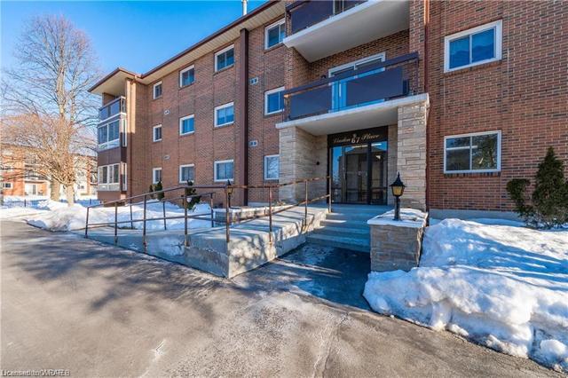 105 - 67 Breckenridge Drive, House attached with 2 bedrooms, 1 bathrooms and 1 parking in Kitchener ON | Image 1