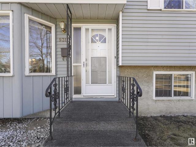 9311 168 Av Nw, House detached with 4 bedrooms, 2 bathrooms and 2 parking in Edmonton AB | Image 3
