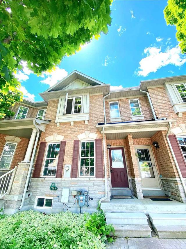 83 Selkirk Dr, House attached with 3 bedrooms, 3 bathrooms and 2 parking in Richmond Hill ON | Card Image