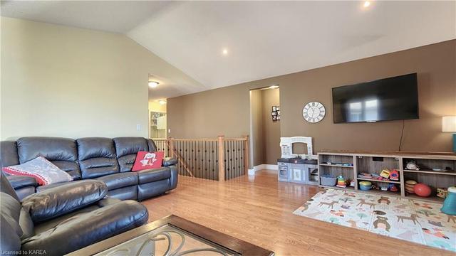 790 Lotus Avenue, House detached with 3 bedrooms, 2 bathrooms and 6 parking in Kingston ON | Image 7