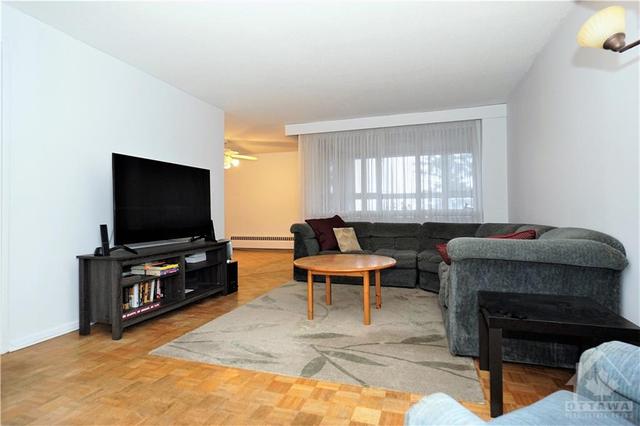 303 - 1356 Meadowlands Drive E, Condo with 2 bedrooms, 1 bathrooms and 1 parking in Ottawa ON | Image 7