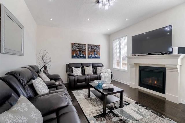 7 Amaretto Crt, House detached with 4 bedrooms, 4 bathrooms and 4 parking in Brampton ON | Image 6