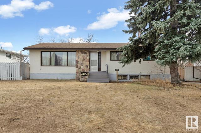 7507 Rowland Rd Nw, House detached with 4 bedrooms, 2 bathrooms and null parking in Edmonton AB | Image 2