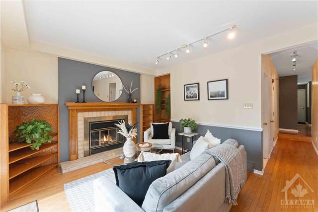 2741 Massicotte Lane, House detached with 3 bedrooms, 3 bathrooms and 3 parking in Ottawa ON | Image 4