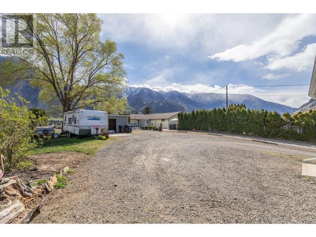 501 3rd Avenue, House detached with 4 bedrooms, 2 bathrooms and null parking in Keremeos BC | Image 51