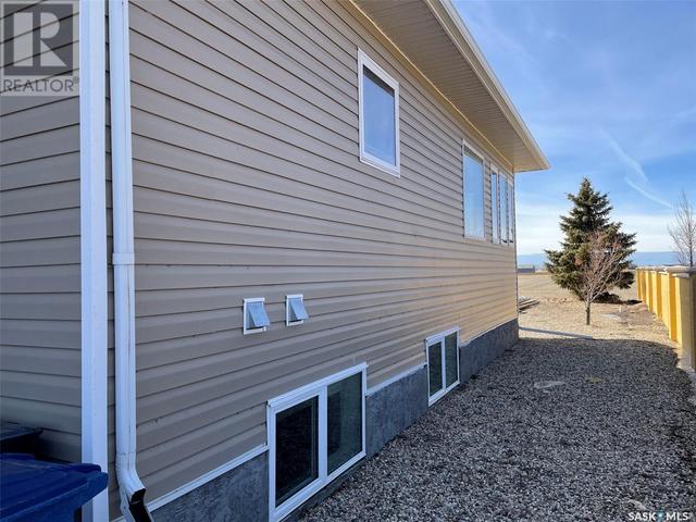 14 Somerset Street, House detached with 5 bedrooms, 4 bathrooms and null parking in Gravelbourg SK | Image 4