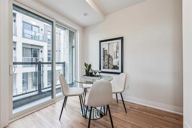 18 - 715 Lawrence Ave W, Townhouse with 2 bedrooms, 2 bathrooms and 1 parking in Toronto ON | Image 2