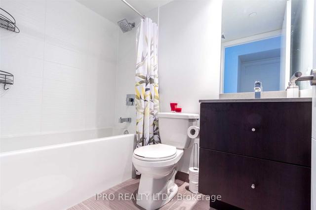 1106 - 525 Adelaide St W, Condo with 3 bedrooms, 2 bathrooms and 1 parking in Toronto ON | Image 19