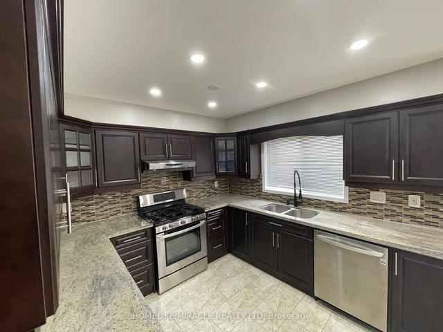 5470 Mcfarren Blvd, House detached with 4 bedrooms, 3 bathrooms and 3 parking in Mississauga ON | Image 3