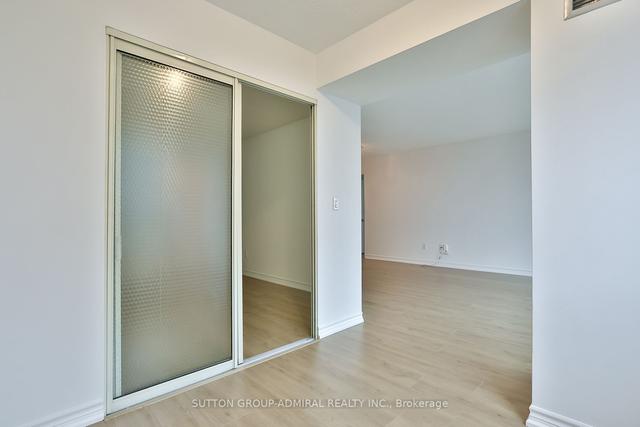 711 - 325 Webb Dr, Condo with 2 bedrooms, 2 bathrooms and 1 parking in Mississauga ON | Image 10