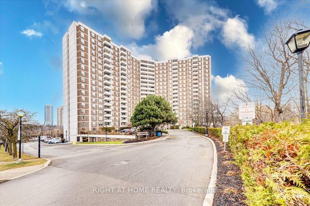 203 - 20 Edgecliff Gfwy, Condo with 3 bedrooms, 2 bathrooms and 1 parking in Toronto ON | Image 1