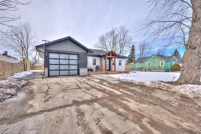 395 Lakeview Road, House detached with 3 bedrooms, 3 bathrooms and 5 parking in Fort Erie ON | Image 1