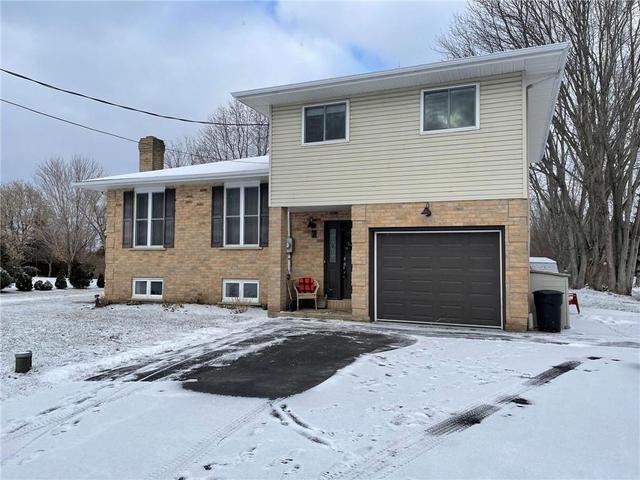 18240 Laura Avenue, House detached with 3 bedrooms, 2 bathrooms and 6 parking in South Glengarry ON | Image 2