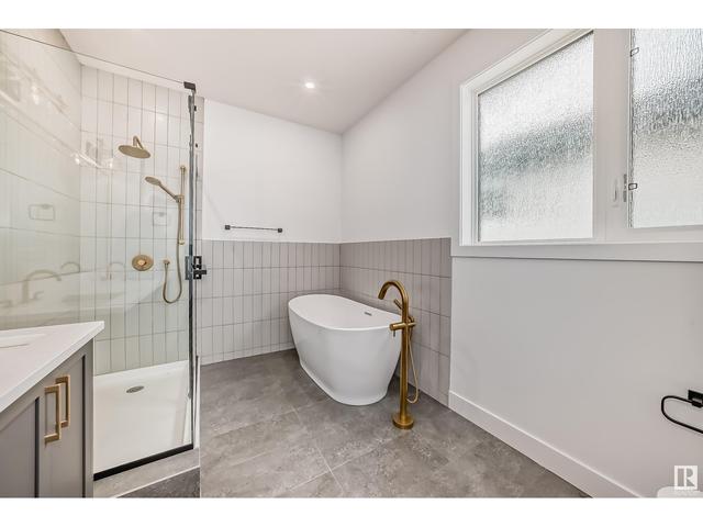 8235 93a Av Nw, House detached with 3 bedrooms, 2 bathrooms and 2 parking in Edmonton AB | Image 31