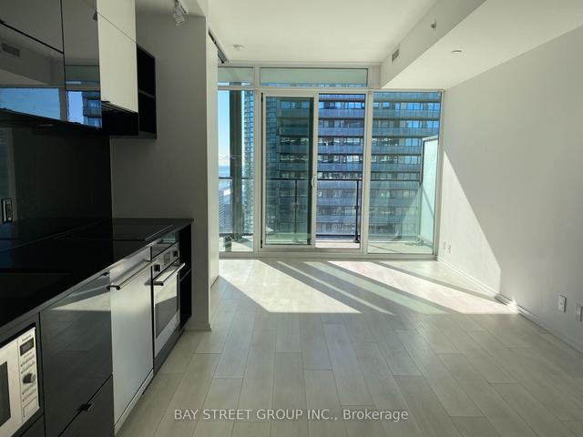 3310 - 125 Peter St, Condo with 1 bedrooms, 1 bathrooms and 0 parking in Toronto ON | Image 12