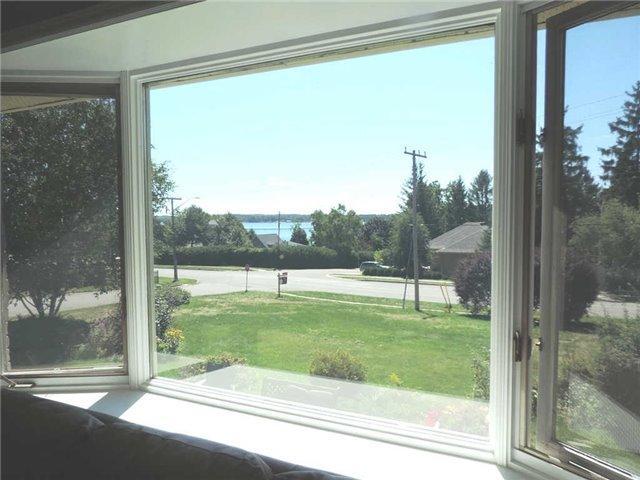 30 Shanty Bay Rd, House detached with 3 bedrooms, 2 bathrooms and 2 parking in Barrie ON | Image 4