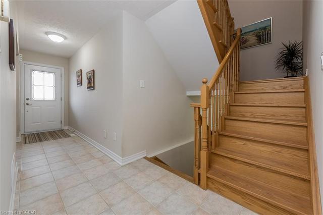18 Owen Street, House attached with 3 bedrooms, 2 bathrooms and 3 parking in Penetanguishene ON | Image 12
