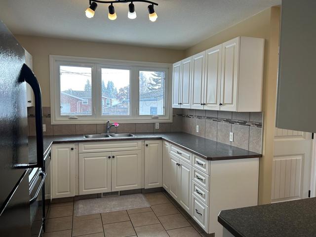 5889 West Park Crescent, House detached with 4 bedrooms, 2 bathrooms and 3 parking in Red Deer AB | Image 7