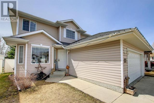 6208 54 Street, House detached with 6 bedrooms, 2 bathrooms and 2 parking in Rocky Mountain House AB | Image 3