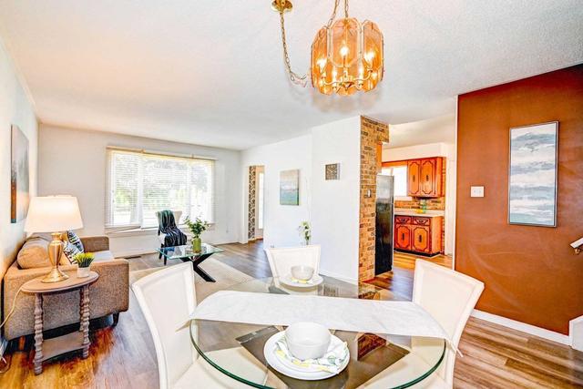 196 St Jerome Cres, House detached with 4 bedrooms, 2 bathrooms and 5 parking in Kitchener ON | Image 2
