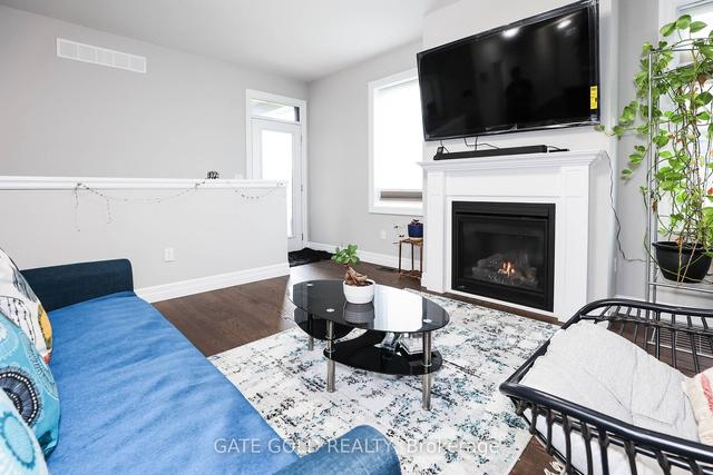 18 Borden Tr, Townhouse with 2 bedrooms, 3 bathrooms and 4 parking in Welland ON | Image 9