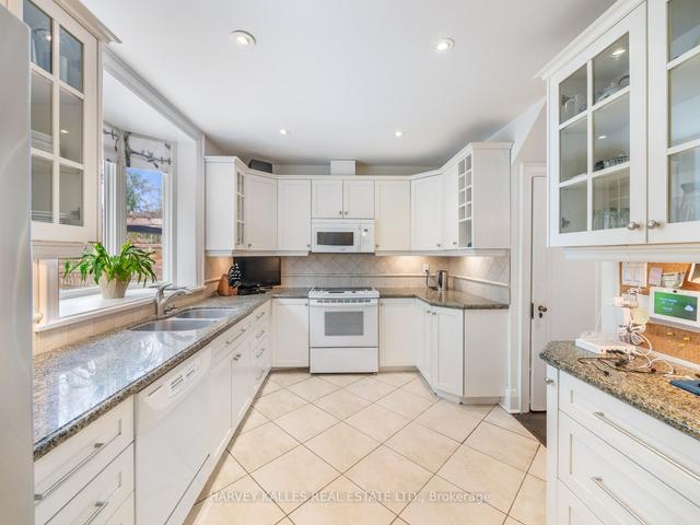34 Kimbark Blvd, House detached with 4 bedrooms, 4 bathrooms and 5 parking in Toronto ON | Image 4