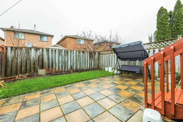 5 Cutters Cres, House attached with 3 bedrooms, 3 bathrooms and 4 parking in Brampton ON | Image 31