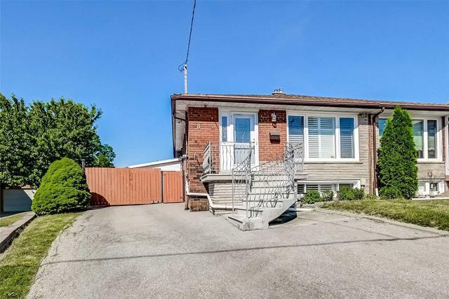 8 Chateau Crt, House semidetached with 3 bedrooms, 2 bathrooms and 7 parking in Toronto ON | Image 1