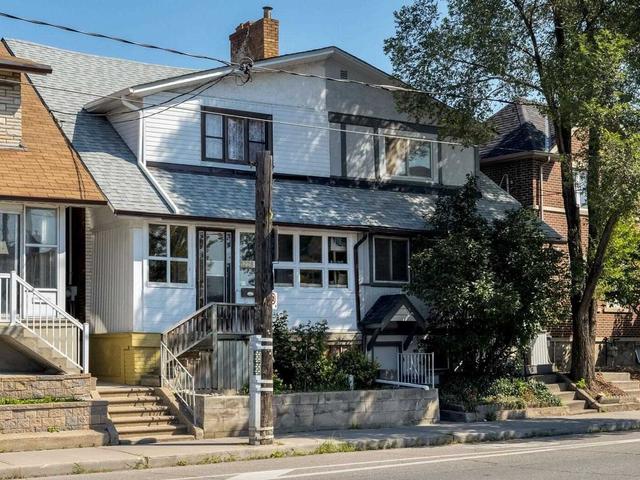 1226 Davenport Rd, House semidetached with 3 bedrooms, 3 bathrooms and 1 parking in Toronto ON | Image 1