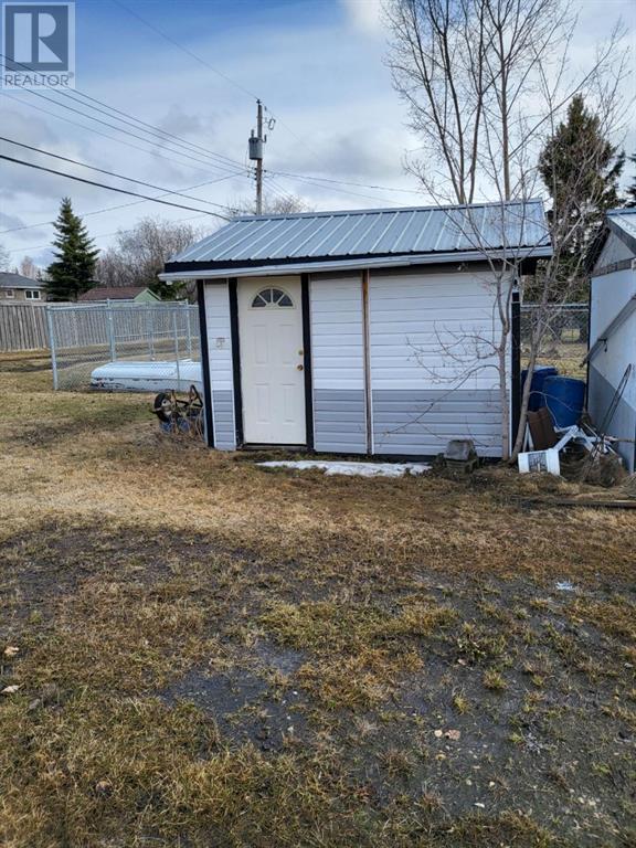 914 6th Avenue, House detached with 2 bedrooms, 1 bathrooms and 4 parking in Beaverlodge AB | Image 18