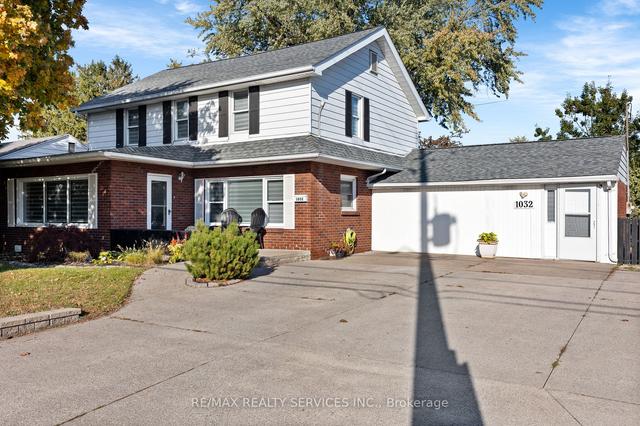 1032 Lauzon Rd, House detached with 4 bedrooms, 2 bathrooms and 6 parking in Windsor ON | Image 1