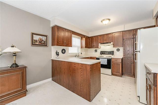 29 Cherry Blossom Circle, House detached with 2 bedrooms, 2 bathrooms and 2 parking in Guelph ON | Image 3