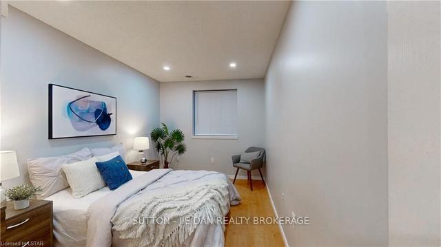 102 - 30 Chapman Crt, Townhouse with 2 bedrooms, 2 bathrooms and 2 parking in London ON | Image 27