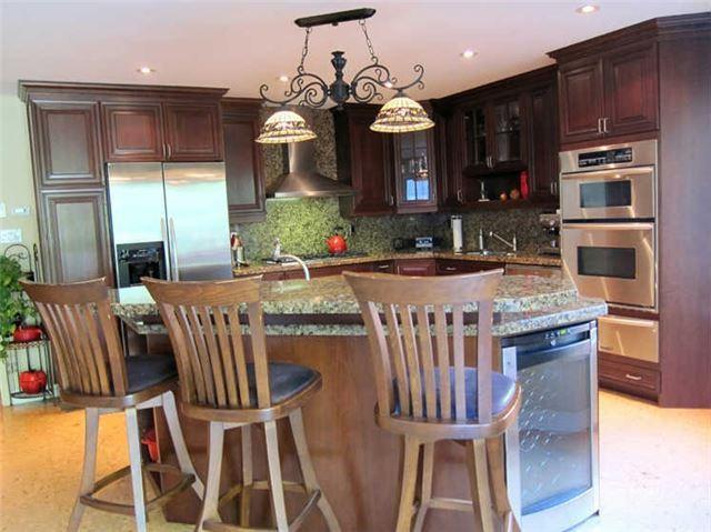 160 Elmwood Ave, House detached with 4 bedrooms, 3 bathrooms and 3 parking in Toronto ON | Image 12