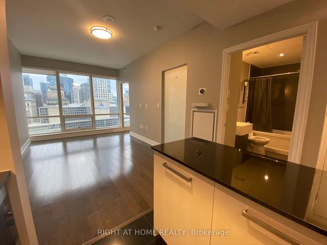 1807 - 8 The Esplanade St, Condo with 1 bedrooms, 1 bathrooms and 1 parking in Toronto ON | Image 11